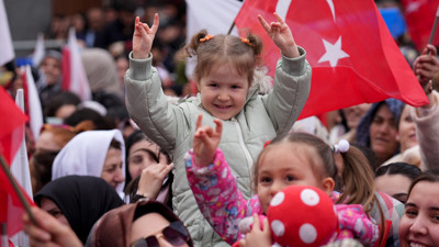 Vatandaşlar AK Parti'nin Hakkari mitingine yoğun ilgi gösterdi