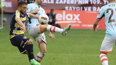 Ankaragücü, sahasında Başakşehir'i 2-0 mağlup etti