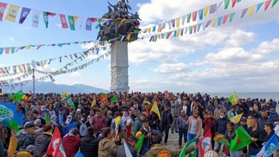 İzmir'deki nevruz kutlamalarında DEM Partililerden terör propagandası: 35 gözaltı