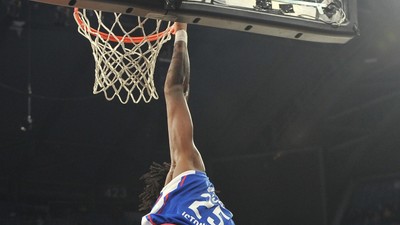 Anadolu Efes, Euroleague'de Olympiakos'u mağlup etti