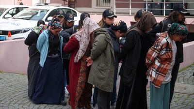 İzmir'de DEM'in düzenlediği 'Nevruz Mitingi'nde 'terör örgütü propagandası' yapan 7 kişi gözaltına alındı