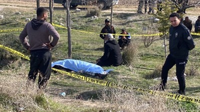 Son dakika! Otomobil otobüs durağına daldı: 3 ölü var