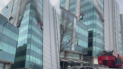 Zeytinburnu'nda 5 katlı iş merkezinde yangın! Yaralı var