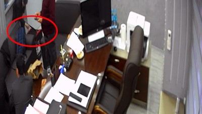 CHP'de 'deste deste para' skandalı! Yeni görüntülerde sürükleme detayı dikkat çekti