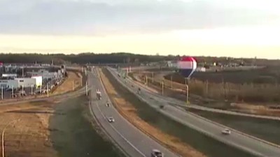 ABD'de sıcak hava balonu elektrik tellerine takılıp yola düştü