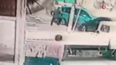 Avcılar'da emniyetin dur ihtarına uymayan sürcü 4 araca çarpıp kaçtı