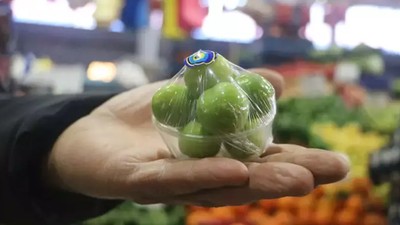 Sivas'ta taneyle satılan erik 20 liradan alıcı buluyor