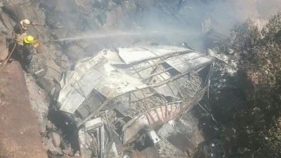 Güney Afrika'da yolcu otobüsünün şarampole yuvarlandığı kazada 45 kişi öldü
