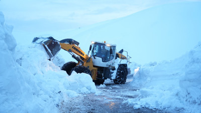 Kar kaplanları iftarlarını kar üzerinde açtı