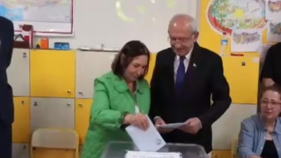 CHP eski Genel Başkanı Kemal Kılıçdaroğlu Ankara'da oyunu kullandı