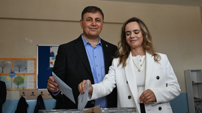 CHP'nin İzmir Büyükşehir Belediye Başkan adayı Cemil tugay da oyunu kullandı