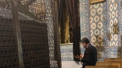 Cumhur İttifakı'nın İBB Başkan adayı Murat Kurum güne Eyüpsultan Camii'nde başladı