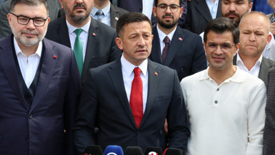 Cumhur İttifakı'nın İzmir Büyükşehir Belediye Başkan adayı Hamza Dağ oyunu kullandı