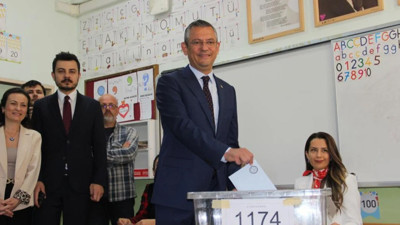 Özgür Özel'in sandığından CHP Manisa Büyükşehir Belediye Başkan Adayı Ferdi Zeyrek birinci çıktı