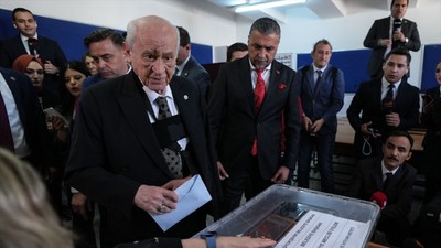 Son Dakika: Oyunu kullanan MHP Lideri Devlet Bahçeli'nin yüzündeki morluklar dikkat çekti! Peki sebebi ne?