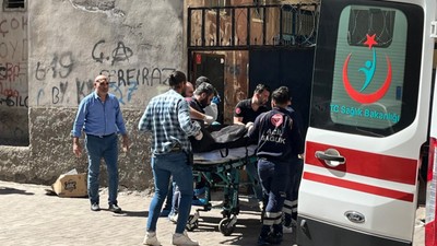 Mahkeme çıkışı takip ettiği boşanma aşamasındaki eşi ve yanındaki erkeği öldürdü