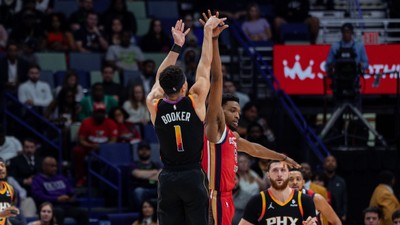 NBA'de Devin Booker attığı 52 sayıyla Suns'ı galibiyete taşıdı