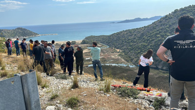 Antalya'da bir kamyon 50 metrelik uçurumdan aşağı düştü