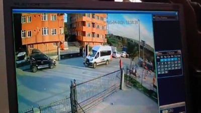Arnavutköy’de servis minibüsü, 7 yaşındaki çocuğu ezdi! Feci kaza kamerada