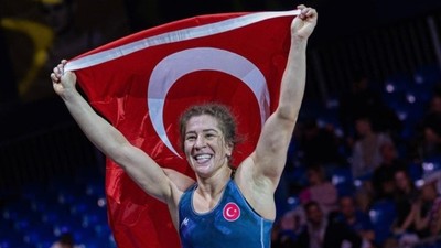 Milli güreşçi Yasemin Adar Yiğit, Paris 2024'e kota kazandı