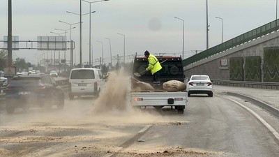 Bursa'da tırdan sızan yakıt yolu buz pistine çevirdi! 20 kilometrede 10 kaza