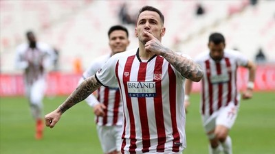 Sivasspor'un yıldızı Rey Manaj krallık yarışında takibini sürdürüyor