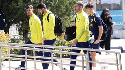 Fenerbahçe Olympiakos maçı için Yunanistan'a gitti