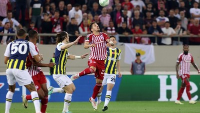 Fenerbahçe Yunanistan'dan mağlubiyetle ayrıldı! Olympiakos 3-2 yendi