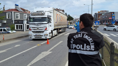 Trafikte kamyonlara bayram tatili tedbiri! Bozulabilir gıda taşıyıcılarının seyirlerine izin verilecek