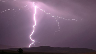 Pakistan'da yıldırım düştü: 25 ölü