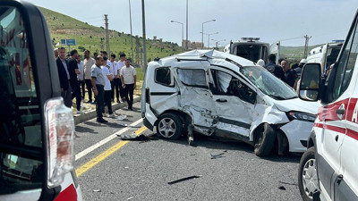 Mardin'de panelvan ile hafif ticari araç çarpıştı! Çok sayıda yaralı var