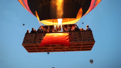 Kapadokya'da balonlar 23 Nisan için havalandı