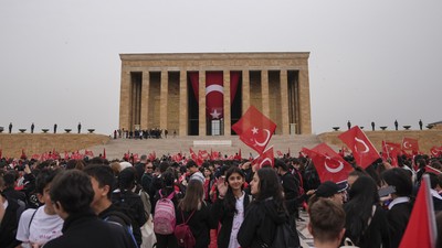 Milli Eğitim Bakanı Tekin öğrenci ve öğretmenlerle Anıtkabir'e gitti