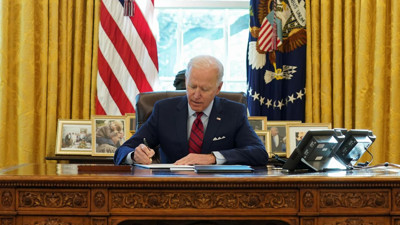 Joe Biden İsrail ve Ukrayna'yı kapsayan 95 milyar dolarlık yardım paketini imzaladı