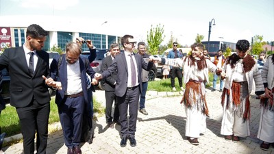 İtalya heyeti Muş’ta halay çekip ağaç dikti