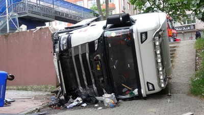 Kocaeli'de benzin yüklü tanker kaza yaptı! O anlar kamerada