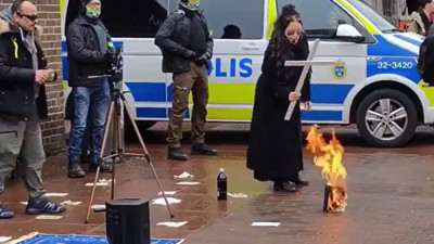 Stockholm'de bir kere daha Kur'an-ı Kerim yakıldı! İsveç Polisi şaşırtmadı