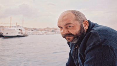 Ali Düşenkalkar Kimdir? Aslen Nereli? Evli Mi? Çocuğu Var Mı? Seslendirdiği Filmler Hangisi?