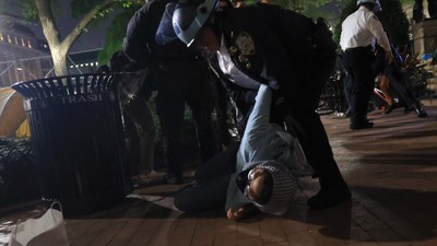ABD'de Gazze destekçisi öğrencilere polis saldırısı! Kampı basıp gözaltına aldılar