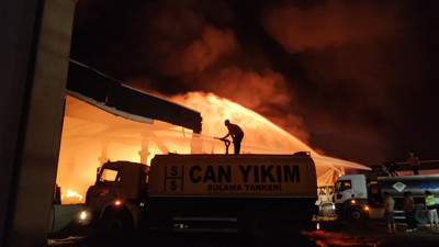 Adana'da motosiklet fabrikasında yangın