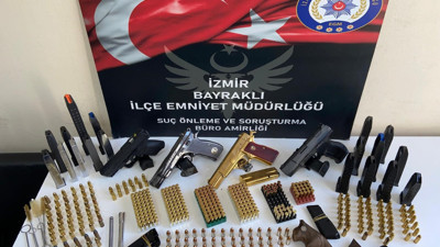 İzmir'de bir şahsın evinden adeta cephanelik çıktı