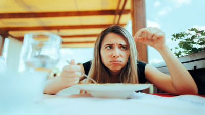 Rüyada Yemekten Saç Çıkması Neye İşarettir? Neye Delalet Eder?