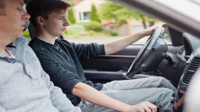 Rüyada Araba Kullanmayı Bilmeyen Birinin Araba Kullanması Ne Demek? Neye Delalet Eder?