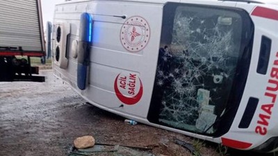 Kayseri'de kazaya giden ambulans devrildi! Yaralılar var