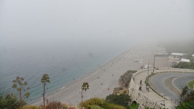 Antalya'da yüksek nem ve toz taşınımı! Göz gözü görmedi