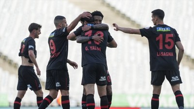 Küme düşen Fatih Karagümrük, lige galibiyetle veda etti