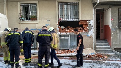 Esenler’de rögar patlaması: Duvar yıkıldı