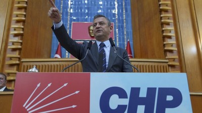Özgür Özel'den sokak hayvanları teklifine eleştiri: Uyutmak katletmektir