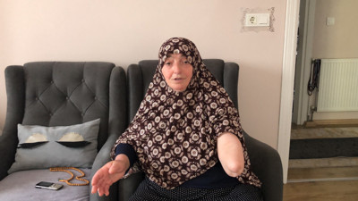 Tekirdağ'da 61 yaşındaki kadın, 3 köpeğin saldırısında kaybettiği kollarının acısını yıllardır yaşıyor