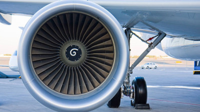 Uçak motoruna kapılan kişi öldü